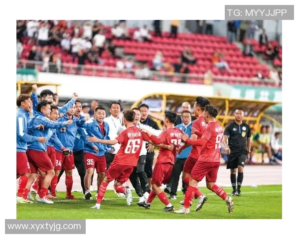 榕江足球明星队震撼入场视频展现激情与团结的精彩瞬间